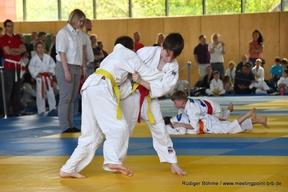 Zwei Judokämpfer auf der Matte.