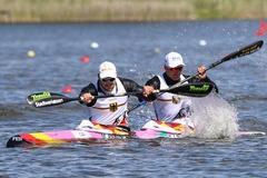 Die deutschen Olympiasieger Jacob Schopf und Max Lemke.