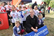 Die Minis vom SV 63 mit ihrer Trainerin Maxi Mühling.