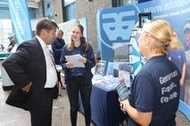Quiztest am Stand bei Metallbau Windeck.
