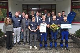 Oberbürgermeister Steffen Scheller, IHK-Bildungs-Geschäftsbereichsleiter Andreas Körner-Steffens und Ortsvorsteher Carsten Eichmüller gratulieren.