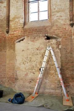 die noch verdecke Chornische bei der vorbereitenden Erkundung 2017