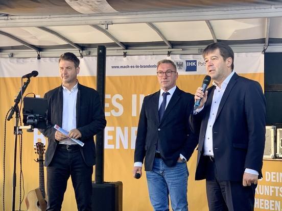 Eröffnung des Berufemarktes: Rathenows Bürgermeister Jörg Zietemann, der Premnitzer Bürgermeister Ralf Tebling und Oberbürgermeister Steffen Scheller.