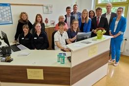 Willkommen in der Lehr-Praxis von Dr. med. Alfreda Flakow im OSZ Alfred Flakowski! Mitinitiatoren und Wegbegleiter besuchten Schülerinnen und Schüler.