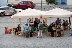 Vogelperspektive auf die Spielfläche.