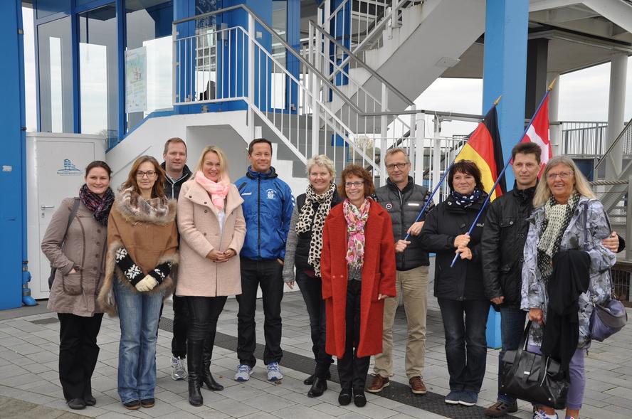 Gäste vor der Regattastrecke