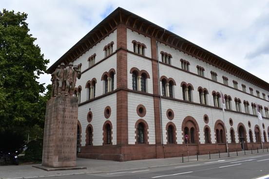 Außenansicht der Fruchthalle