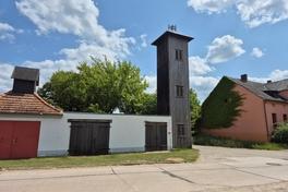 Der Schlauchturm des ehemaligen Feuerwerhgerätehauses Klein Kreutz hat bereits eine Sirene.