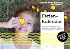 Mädchen auf der grünen Wiese.