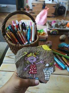 Geheimnis um…. den Museumskoffer! Wir packen ihn gemeinsam bis auf den Grund aus und hören viele Geschichten um den uralten Inhalt (Foto: Stadtmuseum Brandenburg an der Havel)