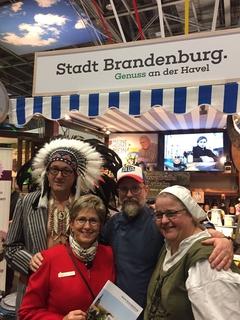 Messestand der Stadt Brandenburg an der Havel mit Hank Teufer, Dr. Dietlind Tiemann, Jens Beiler und Christine Steffen