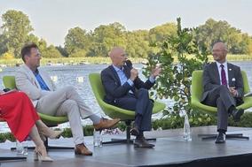 Bei einer Talkrunde gewährten Geschäftsführer Gunter Haase und sein Amtsvorgänger Uwe Müller sowie Oberbürgermeister Daniel Keip Einblicke in 30 Jahre
