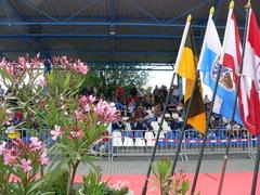 Sportbegeisterte Zuschauer verfolgen die Entscheidungen bei der Kleinboot-DM.