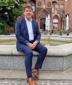 Steffen Scheller vor dem Altstädtischen Rathaus.