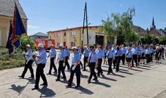 Festumzug zum 100. Geburtstag der freiwilligen Feuerwehr Schmerzke.