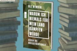 Ein Buch vor einem blauen Hintergrund