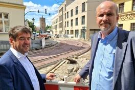 Oberbürgermeister Steffen Scheller und VBBr-Geschäftsführer Jörg Vogler trafen sich an der Bausteller Ritterstraße / Plauer Straße.