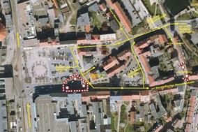 Kranaufstellung an der Kreuzung Deutsches Dorf/Neustädtische Wassertorstraße