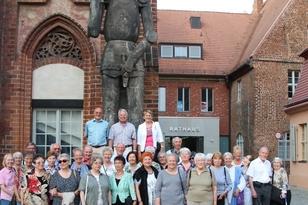 Gruppenfoto vor dem Roland