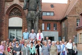 Gruppenfoto vor dem Roland