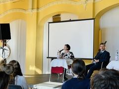 mit Schülerinnen und Schülern am von Saldern-Gymnasium – Europaschule – im Gespräch