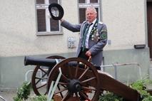 Der Kanonier der Plauer Schützengilde grüßt.