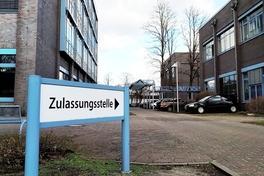 Schild am TGZ zum Eingang der Zulassungsstelle