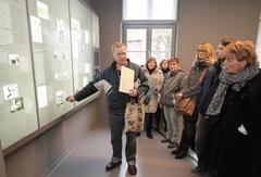 Erste öffentliche (inklusive) Führung in der Gedenkstätte Opfer der Euthanasiemorde am Nicolaiplatz.