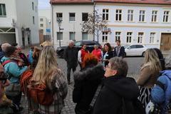 Die Gleichstellungsbeauftragte Jeannette Horn hielt eine Rede vor dem Rathaus