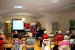 Dr. Dietlind Tiemann und Frau Behrendt, Leiterin Havelschule, begrüßen die Gäste.