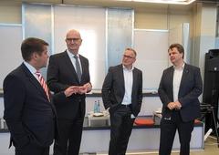 Führungskräfte im Gespräch.