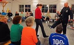 Satu zeigt, wie Frau sich verteidigt