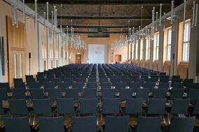 Der Rolandsaal im Altstädtischen Rathaus ist für den märchenhaften Sonntag hergerichtet, bietet 300 Märchen-Fans Platz.