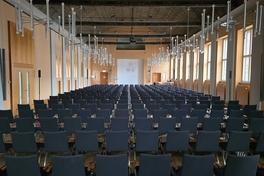 Der Rolandsaal im Altstädtischen Rathaus ist für den märchenhaften Sonntag hergerichtet, bietet 300 Märchen-Fans Platz.