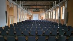 Der Rolandsaal im Altstädtischen Rathaus ist für den märchenhaften Sonntag hergerichtet, bietet 300 Märchen-Fans Platz.