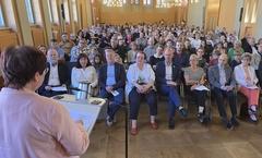 Fouqué-Bibliothek-Direktorin Cornelia Stabrodt hieß die Gästeschar im Namen der Veranstalter herzlich willkommen.