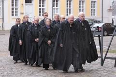Einzug der Domherren kurz vor Beginn des Gottesdienstes.