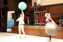 SSB-Chef Sebastian Bradke drehte den Gymnastikball auf einen Finger.