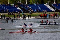 Kanuten beim Zielspurt