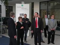 Frau Dr. Tiemann und Personen im Frauenhofer Institut