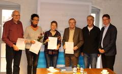 Ordnungsbeigeordneter Michael Brandt überreicht den Ordnungspaten ihre Berufungsurkunde für das Jahr 2018