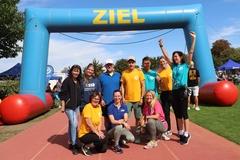 Das Organisationsteam vor dem Zielbereich.