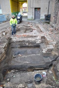Foto: Dr. Joachim Müller, Grabung Steinstraße  22/23 mit Grabungsleiter Dietmar Rathert