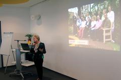 Oberbürgermeisterin Dr. Dietlind Tiemann dankte den Mitarbeitern und den ehrenamtlichen Helfern.