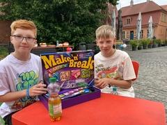 Kinder mit ihrem Lieblingsspiel