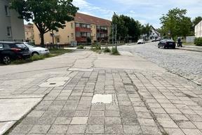 Gehwegbereich vor der Instandsetzung