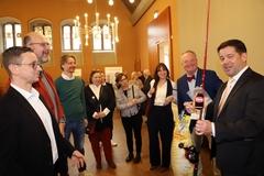 Als Dank für gute Zusammenarbeit in der Stadtverwaltung gab es hier ein Stück zum Angelglück.