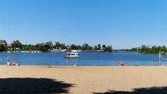 Algen beginnen an Badestellen wie am Grillendamm das Badevergnügen zu trüben.