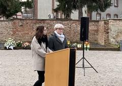 Schüler des Bertolt-Brecht-Gymnasiums sprechen über ihre Gedanken zum Theaterstück „Ernst L – Ein vergessenes Kind“.