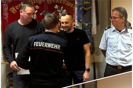 Üergabe der Urkunden an die neuen Ortswehrführungen.